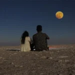 desert-couple-moonlight