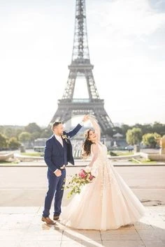 PARIS,EIFFEL TOWER, COUPLE, ROMANCE