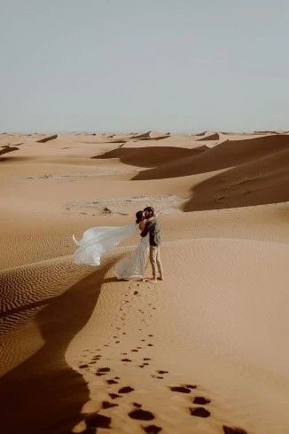 SAND DUNES, DESERT,COUPLES