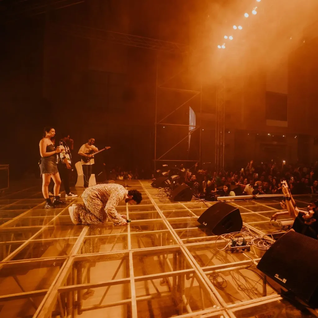 showing gratitude,emotions,stage,singer