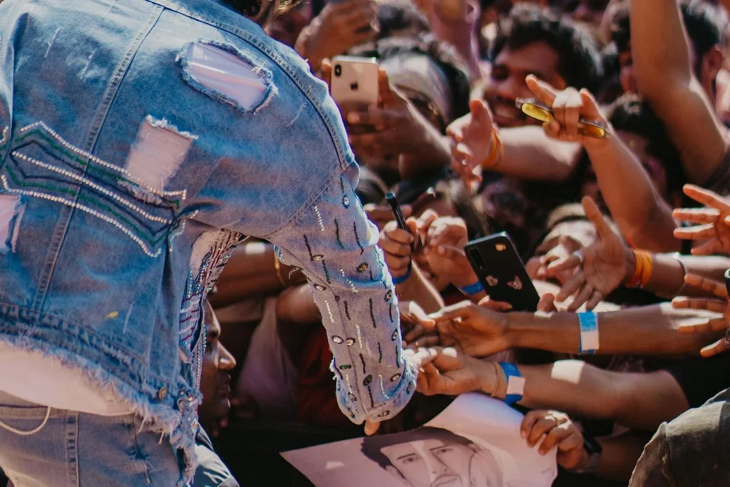 shaking hands,singer,fans,cheer